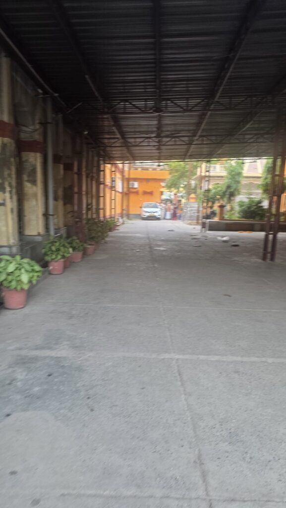 Covered passage leading from the gate into the Mumukshu Bhawan campus near Assi, Varanasi